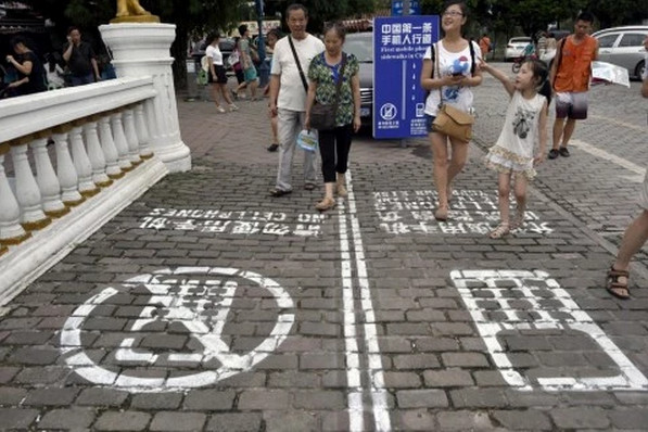 တရုတ်တွင် စမတ်ဖုန်း အသုံးပြုသူများအတွက် လျှောက်လမ်းများ ပြုလုပ်ပေး